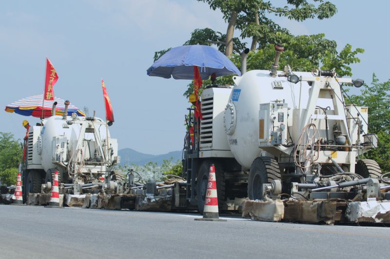 05-“就地热再生技术”应用现场---.jpg
