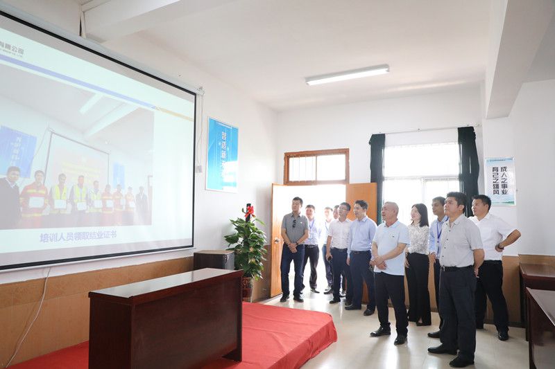 参观员工培训中心_副本.jpg