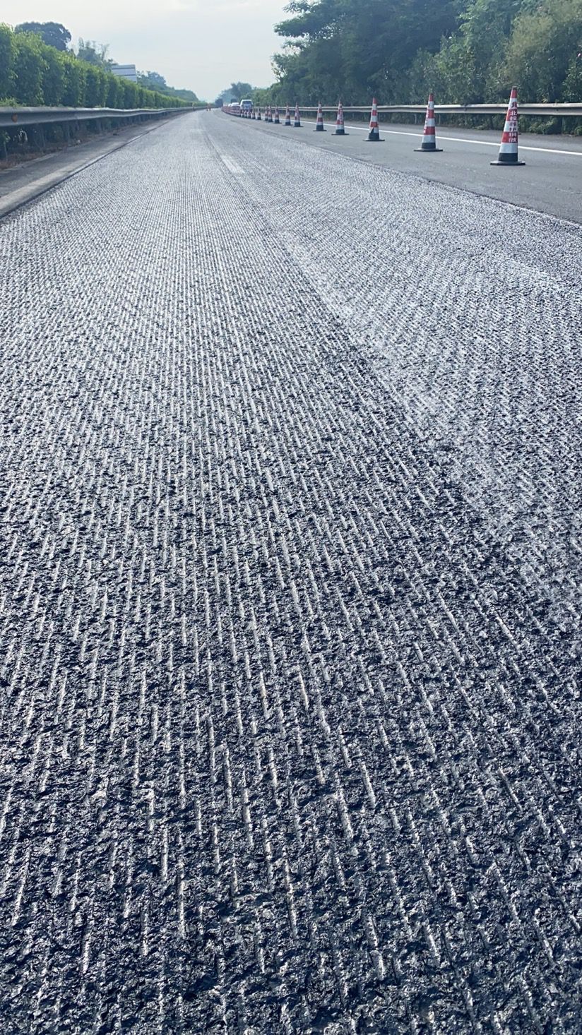 AC-8超薄磨耗层作业效果图 (2).jpg