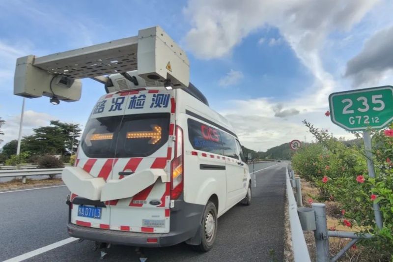 多功能道路综合检测车CiCS-3D.jpg
