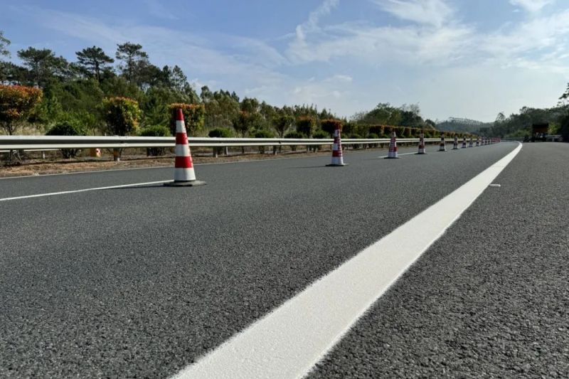 高速公路养护作业路段应用耐久型防污标线技术.jpg